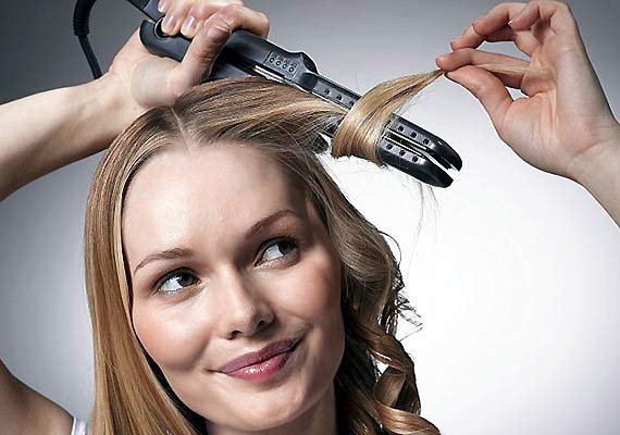 Step-by-step tutorial to get curly locks using hair straightener |  Lifestyle News – India TV