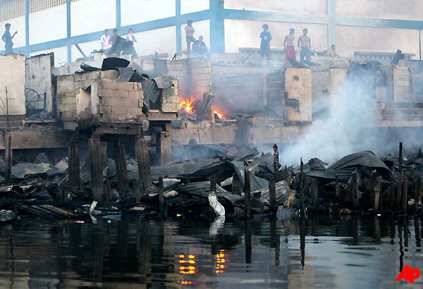 Fire In Philippine Capital Leaves 8,000 Homeless | Lifestyle News ...