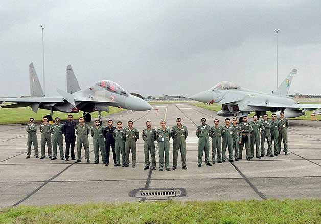 When IAF Sukhoi emerged victorious against RAF Typhoon jets | Bollywood ...