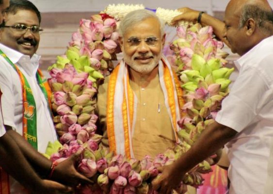 Modi wave: Narendra Modi gets world's largest birthday card as gift ...