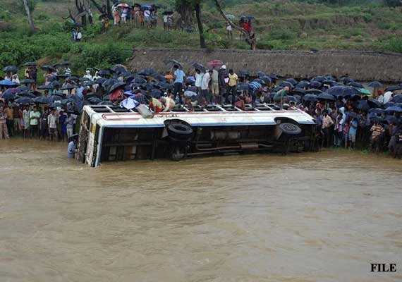 20 killed in JK floods; 45 more feared dead as bus washed away | India ...