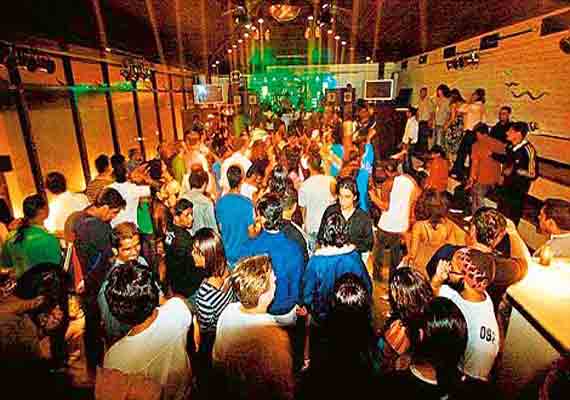 new-year-eve-bangalore-police-extends-nightlife-deadline-to-1-am