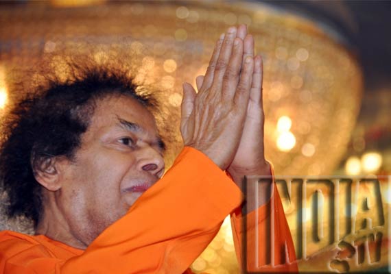 Sathya Sai Baba's Last Photograph In Public | India News – India TV