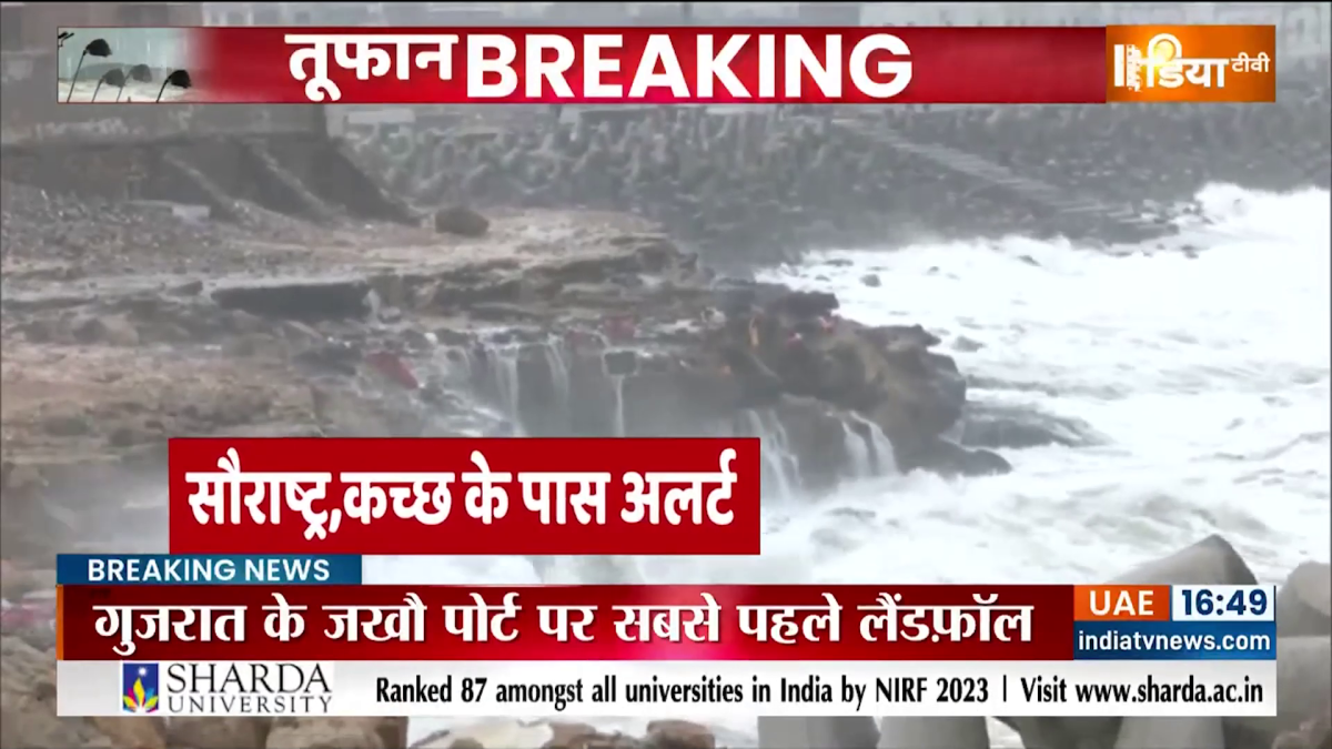 Cyclone Biparjoy Landfall Process: High Tides Hit Gujarat Coastal Areas As Storm Makes Landfall, Wind Speed to Weaken by Midnight