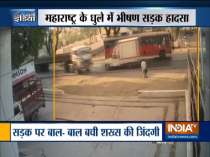 Maharashtra: Pickup van collides with a trolly in Dhule, incident caught on camera