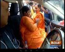 Sadhvi Pragya breaks down while meeting Uma Bharti in Bhopal