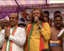 Bollywood singer, BJP candidate Hans Raj Hans campaigns in Delhi