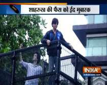 SRK wishes fans Eid Mubarak outside Mannat