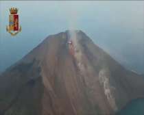 Italy : Stromboli volcano erupting