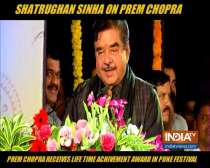 Shatrughan Sinha honours Prem Chopra with Lifetime Achievement