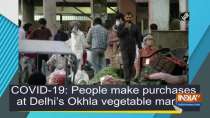 COVID-19: People make purchases at Delhi