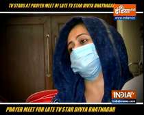 Television stars arrived at late actress Divya Bhatnagar