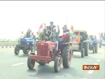 Farmers hold mega tractor rally ahead of 8th round of talk with Centre on Farm Laws