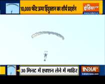 Army troops display para dropping techniques in Agra | Watch special ground report