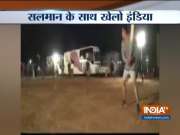 Salman Khan spotted playing cricket on the sets of 'Bharat'