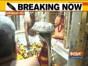 CM Yogi Adityanath offers prayers at Kashi Vishwanath temple