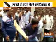 Akash Vijayvargiya son of BJP leader Kailash Vijayvargiya, thrashes a Municipal Corporation officer