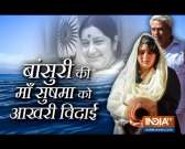 Bansuri Swaraj, daughter of former EAM Sushma Swaraj, immerses her mother's ashes in Ganga river