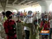 Huge crowd of migrant workers gather at Delhi-Ghaziabad border aiming to reach their hometown