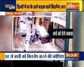 Khabar Se Aage: Mother frees daughter from kidnapper's clutches just in time. Report from Delhi's Shakarpur