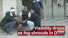 Visibility drops as fog shrouds in Delhi
