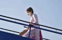 Breaking News | Priyanka Gandhi on her Kashi tour today, visits Kashi Vishwanath Temple 
