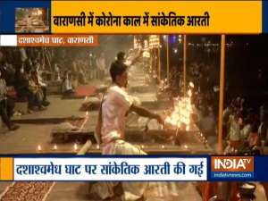 The traditional Ganga aarti takes place at Dashaswamedh ghat in Varanasi