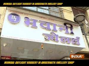 Robbery at a Jewellery Shop in Mumbai