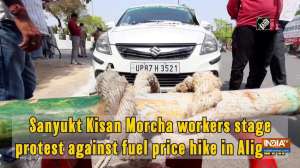 Sanyukt Kisan Morcha workers stage protest against fuel price hike in Aligarh